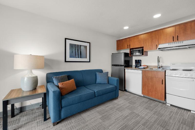 One-Bedroom Suite image 3