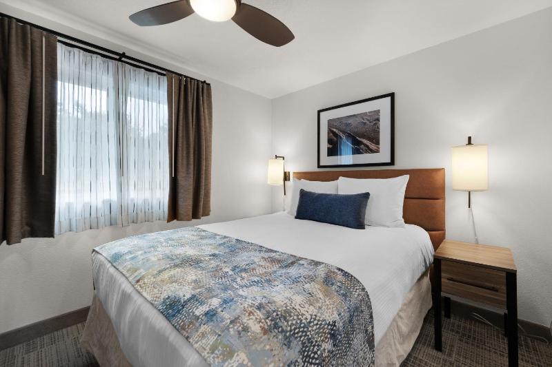 One-Bedroom Suite image 2