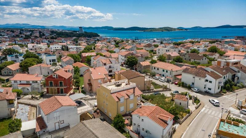 Apartments with parking space Vodice - 13973 - image 1