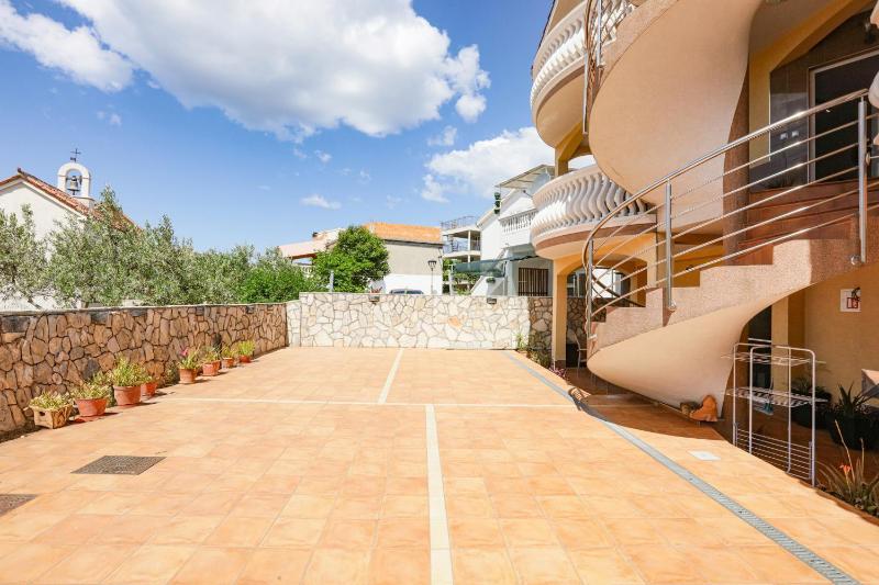 Apartments with parking space Vodice - 13973 - image 4