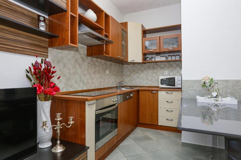 Apartments with parking space Vodice - 13973 - image 7
