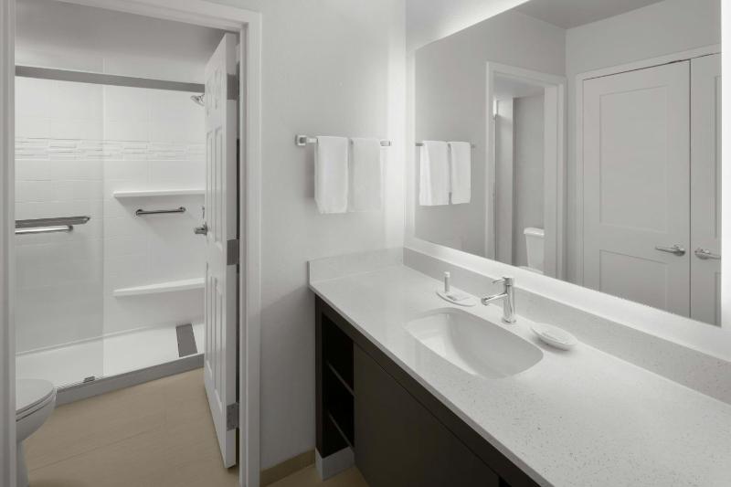 Two-Bedroom Suite image 4