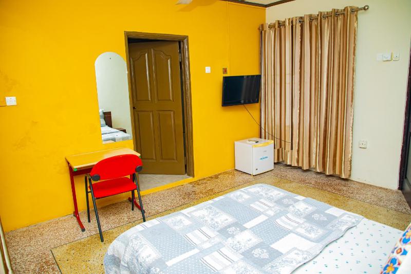 Holy Trinity Guest House - image 14
