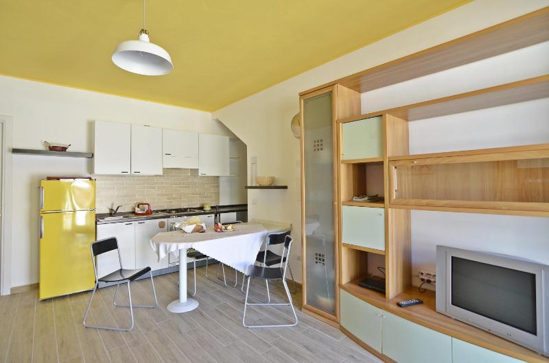 One-Bedroom Apartment image 4