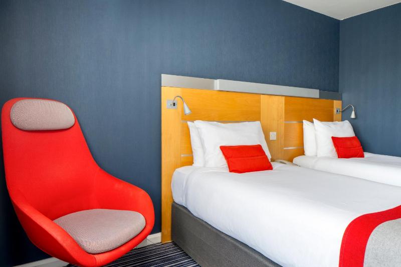 Standard Twin Room with Free Hot Breakfast image 4