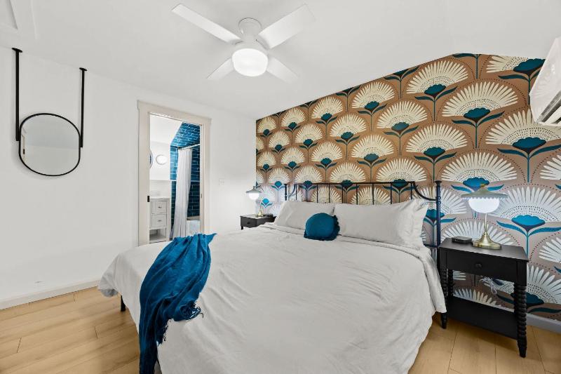 The Gatsby Carriage House Luxe Stay w Game Room - image 34