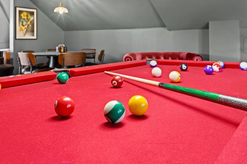 Gatsby Estate Luxe 7BR Retreat with Game Room - image 35