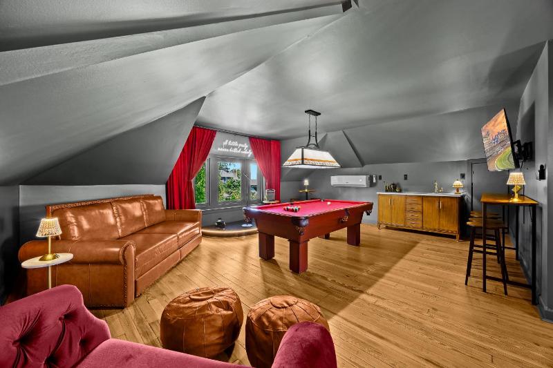 Gatsby House Luxe 3BR Game Room Hot Tub - image 11
