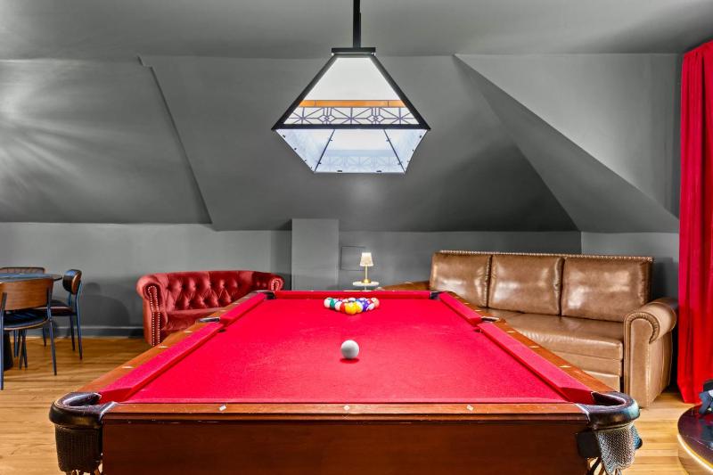Gatsby House Luxe 3BR Game Room Hot Tub - image 13