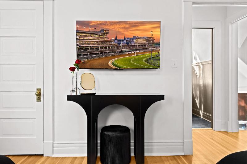 Gatsby House Luxe 3BR Game Room Hot Tub - image 50