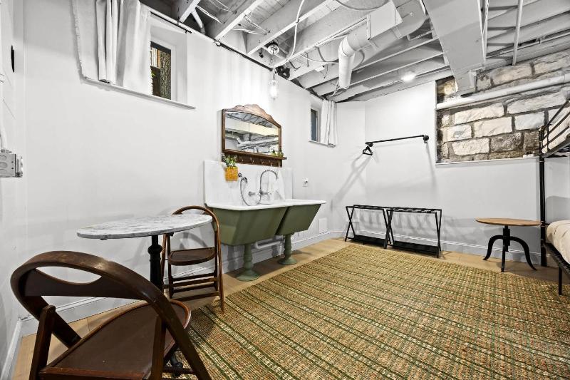 Gatsby Glam 3BR Speakeasy Retreat in Louisville - image 19