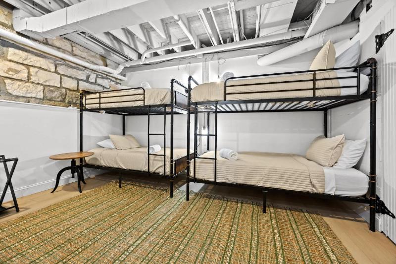 Gatsby Glam 3BR Speakeasy Retreat in Louisville - image 21