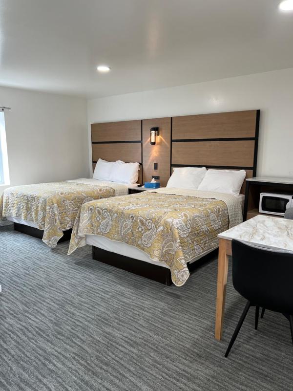 Two double bed room image 1
