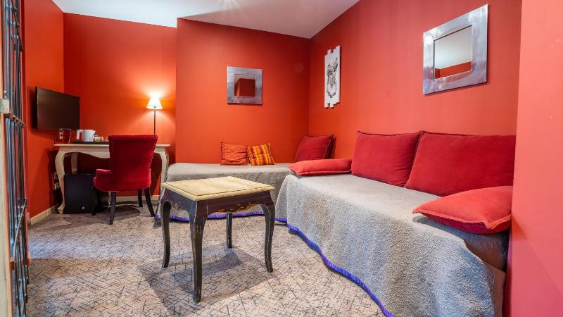 Family Room with Bath image 3