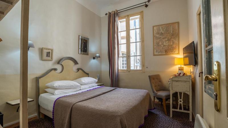 Standard Double Room image 4