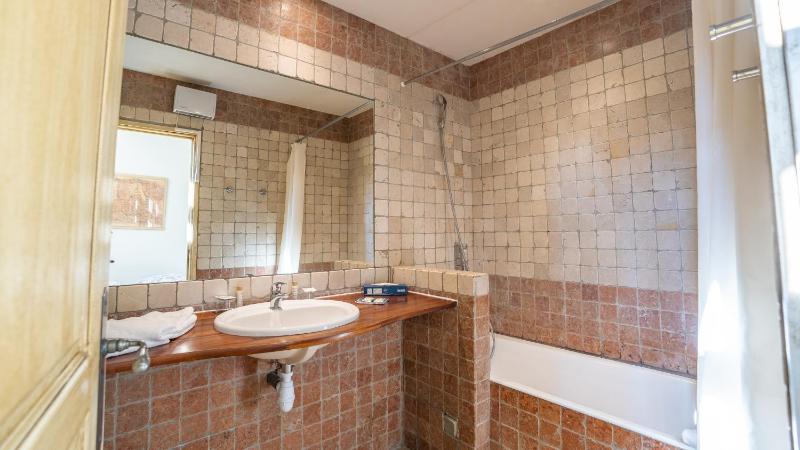 Superior Triple Room image 4