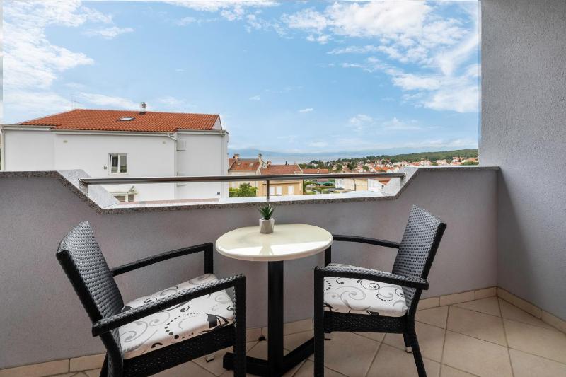 Comfort One-Bedroom Apartment with Sea View  image 3