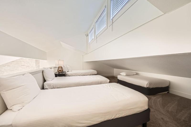 Lance's West 7 Condominium - image 19