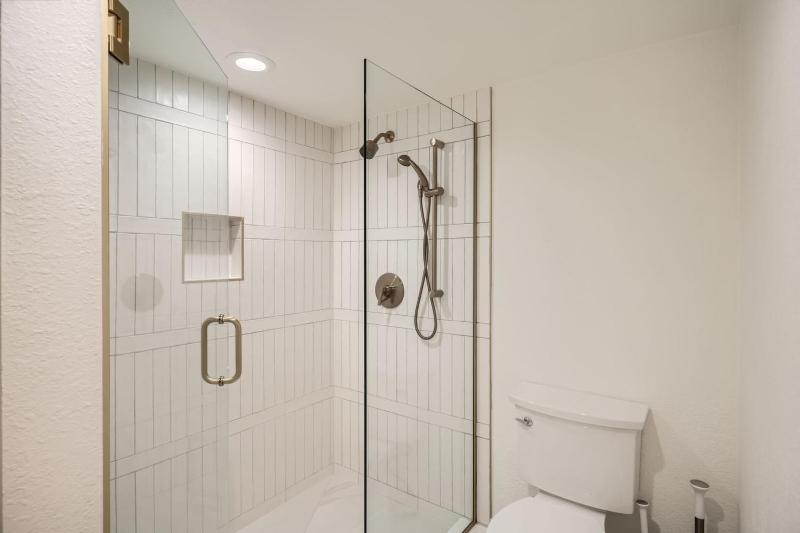 Lance's West 7 Condominium - image 18