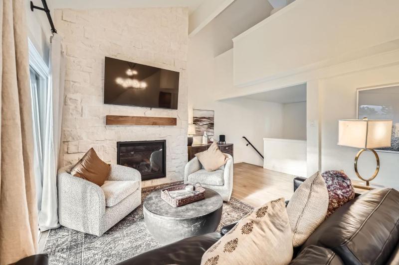 Lance's West 7 Condominium - image 28
