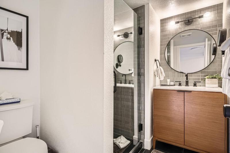 Lance's West 7 Condominium - image 25