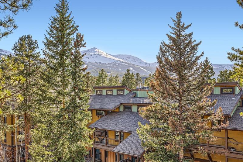 Lance's West 7 Condominium - image 29