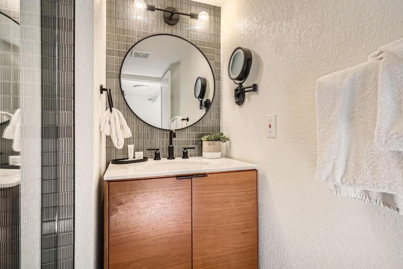 Lance's West 7 Condominium - image 24