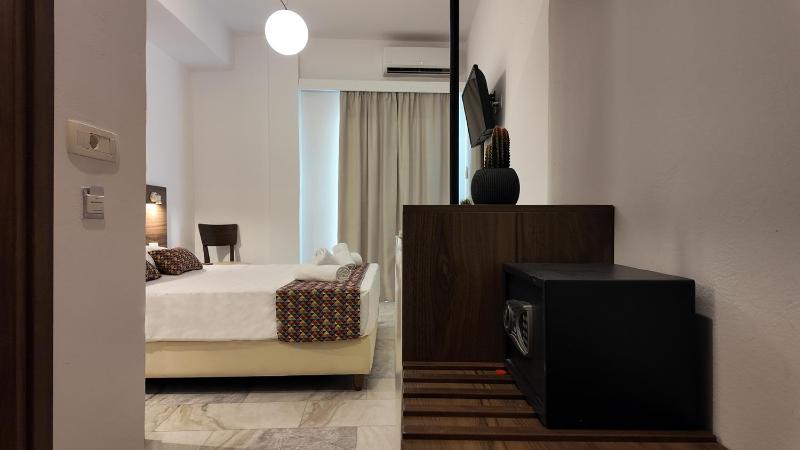 Double or Twin Room with Partial Sea View image 1