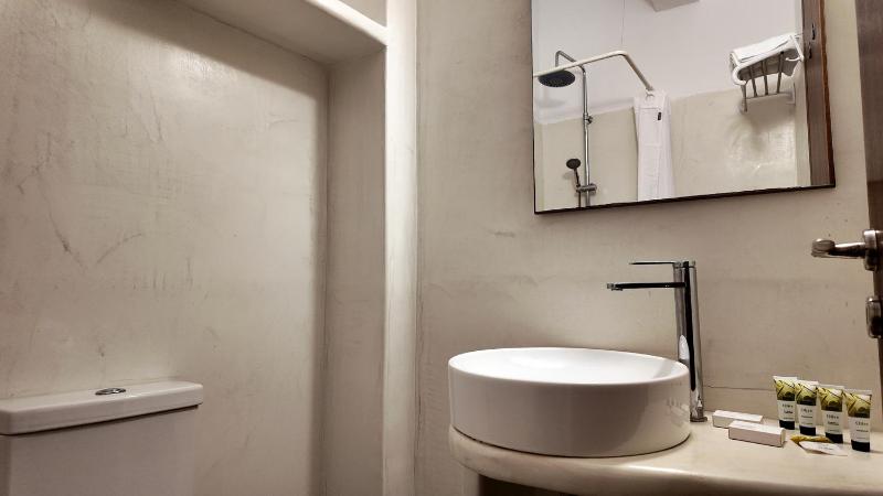 Single Room with partial Sea View image 3