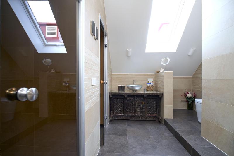Luxury apartment Baron fon Fersen - image 6