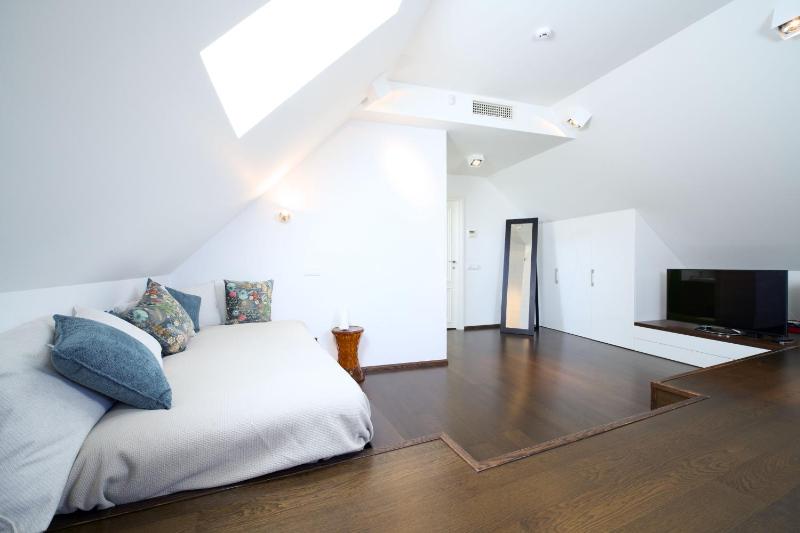 Luxury apartment Baron fon Fersen - image 4