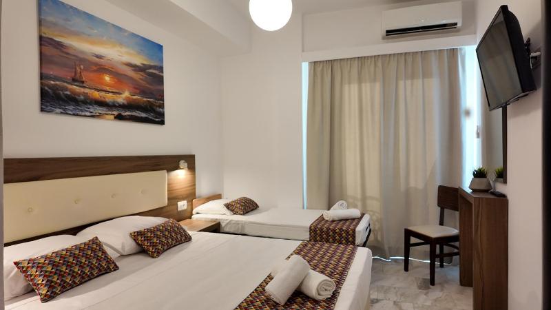 Triple Room with City View image 1