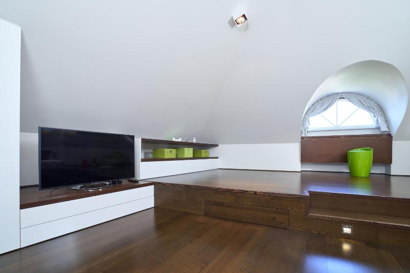 Luxury apartment Baron fon Fersen - image 11