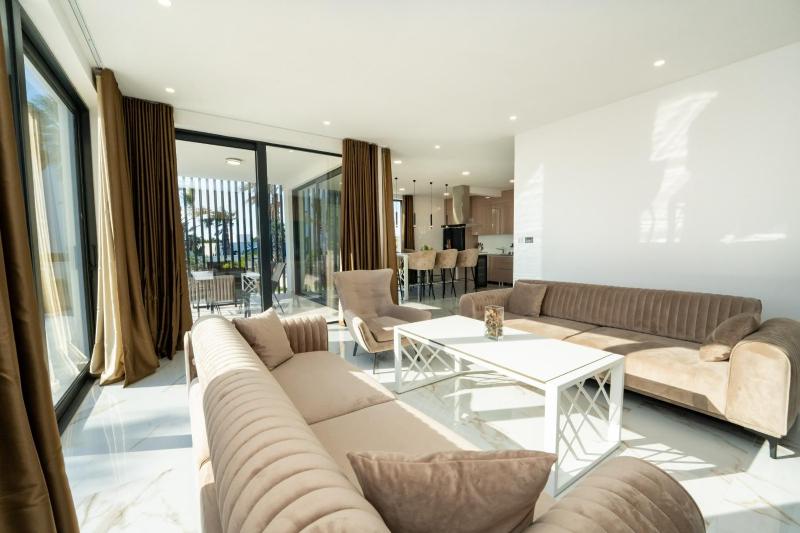 Villa London - image 23