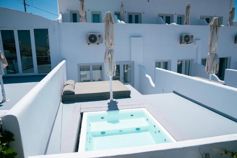Grand Suite with Hot Tub image 1