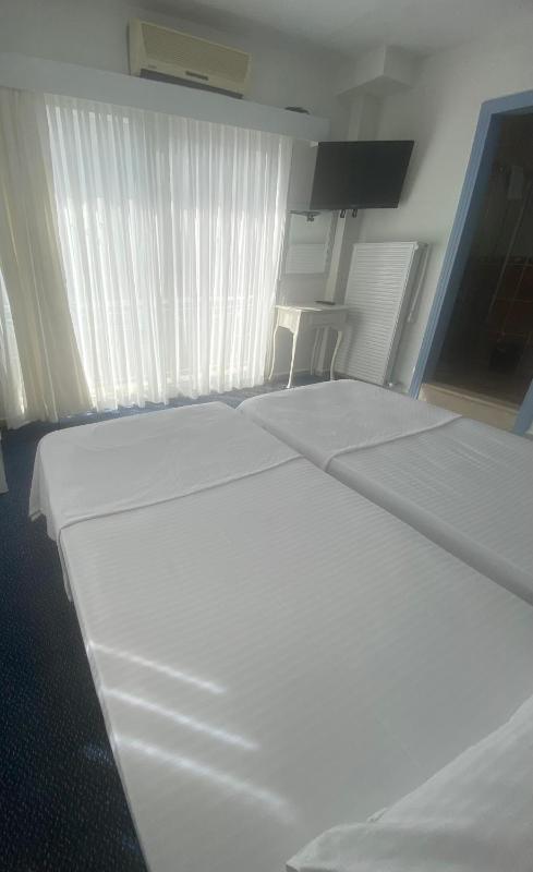 Economy Double or Twin Room with Land View image 3