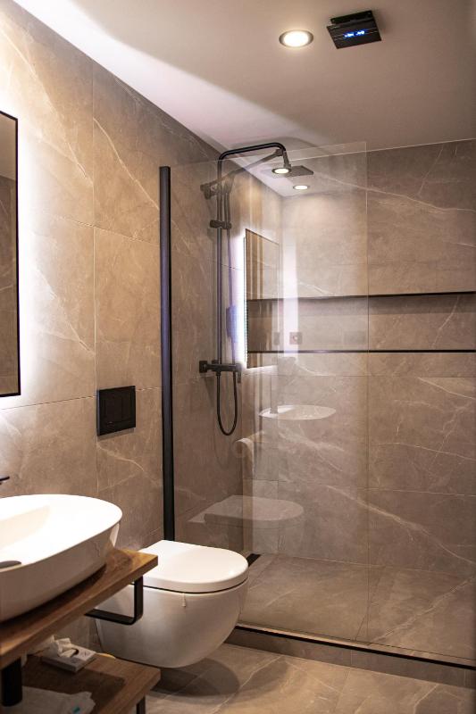 Deluxe Room image 2