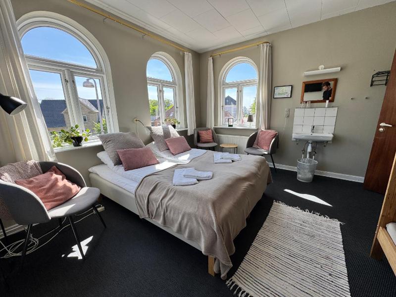 Family Room with Shared Bathroom image 4