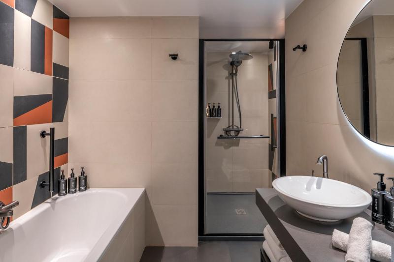 Eylau One-Bedroom Suite image 4