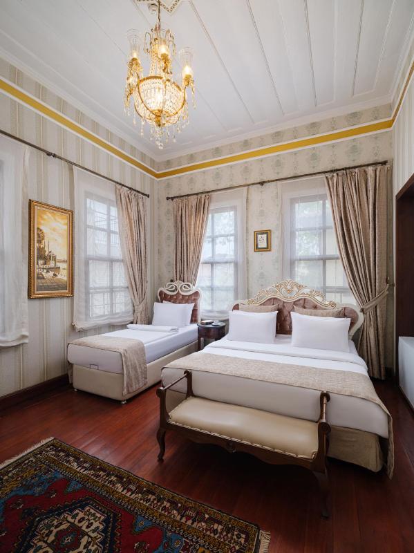 Superior Triple Room image 1