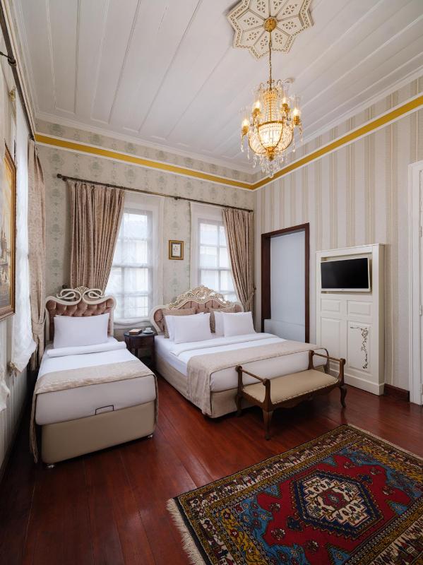 Superior Triple Room image 4