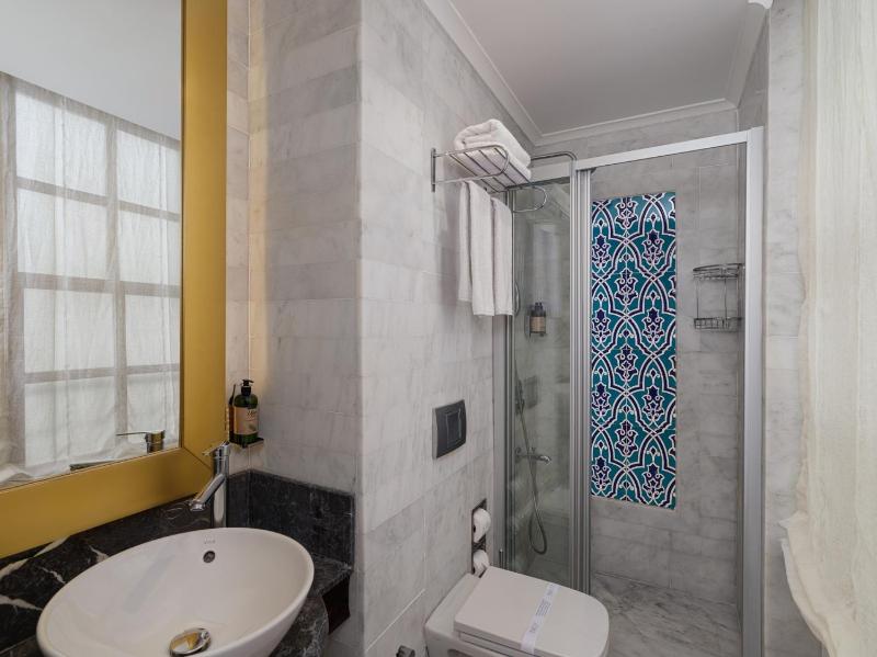 Superior Triple Room image 3