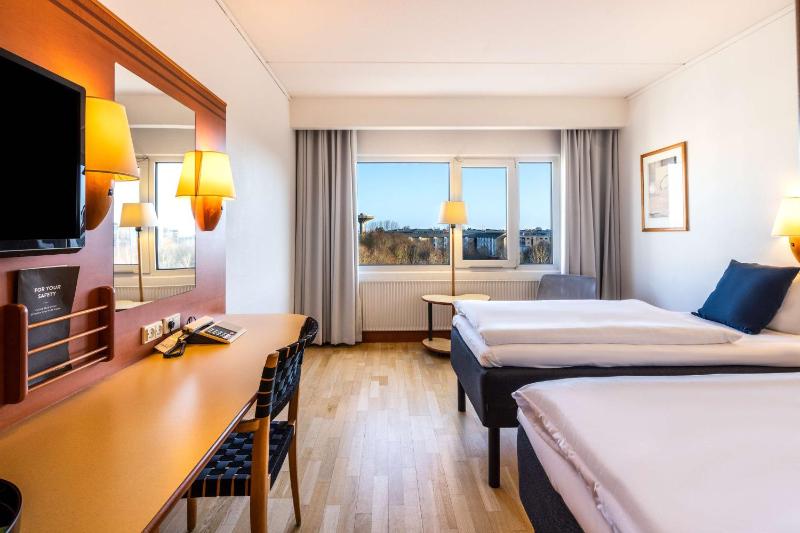 Standard Twin Room image 1