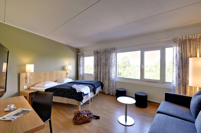 Superior Twin Room image 1