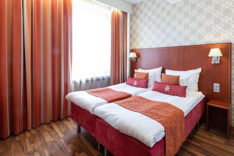 Standard Twin Room image 1