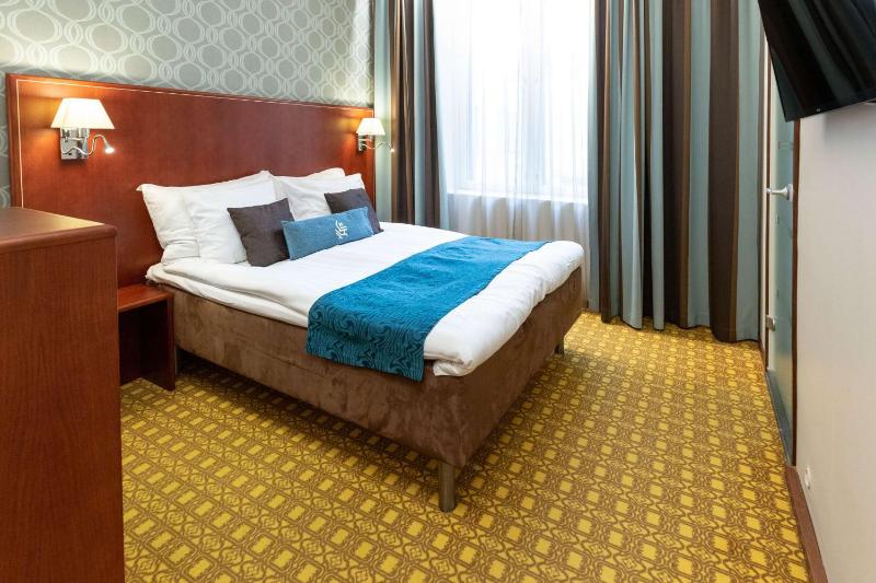 Queen Room image 1