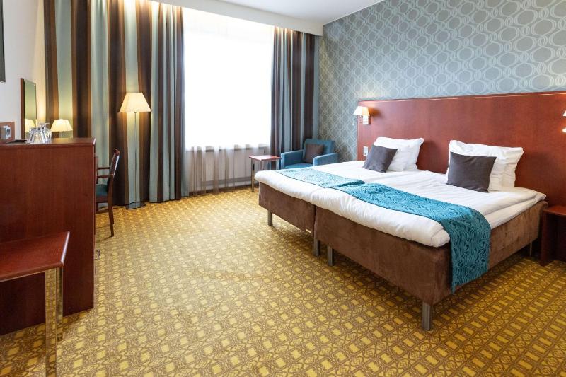 Standard Twin Room image 3