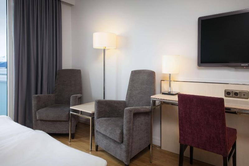 Standard Twin Room image 1