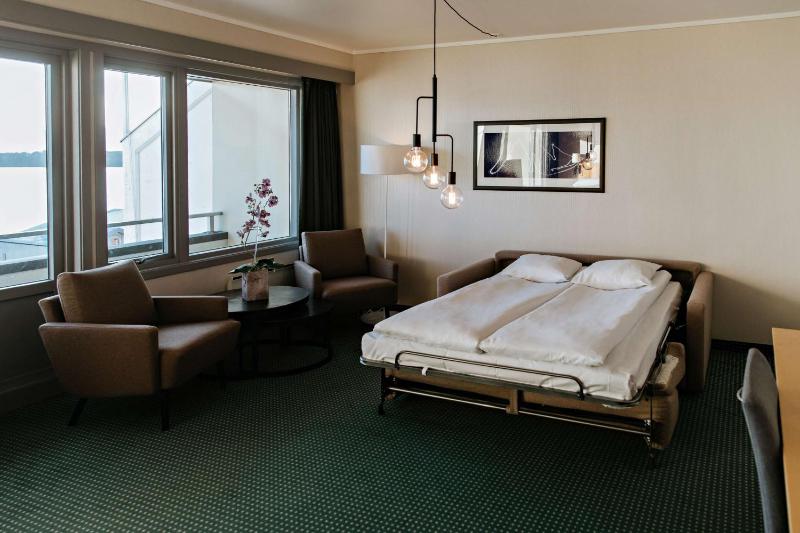 Superior King Room image 3