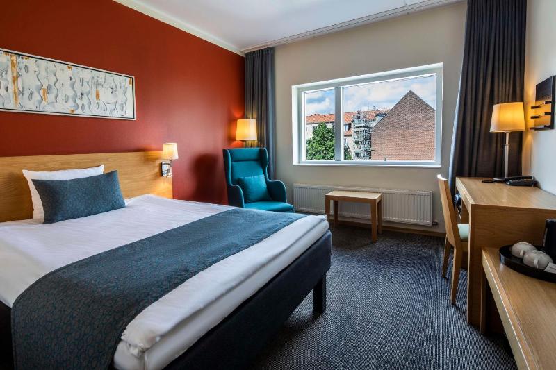 Queen Room image 1